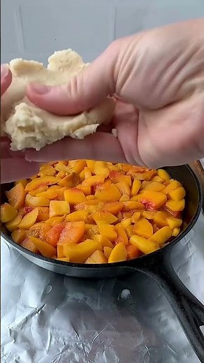 This juicy peach cobbler with a golden biscuit topping 🍑