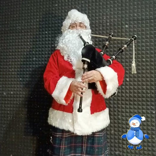 THE LITTLE DRUMMER BOY - Santa playing the bagpipes
