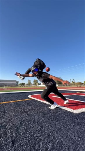 Dockery | NFL Street Catches Part 2 The “Dockery” 🥷🔥 Difficulty: S Rank‼️ Dockery: A Football Catch Term, Fake Back Shoulder 360 Under The Leg No... | Instagram