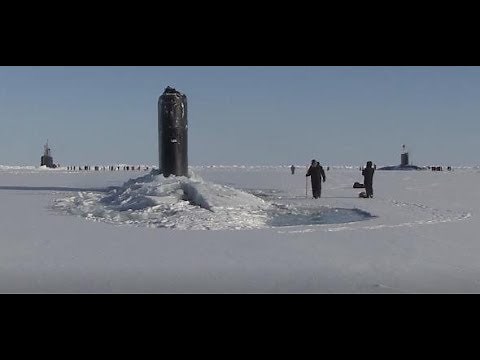 ICEX 2018: Drei riesige U-Boote brechen durch das arktische Eis