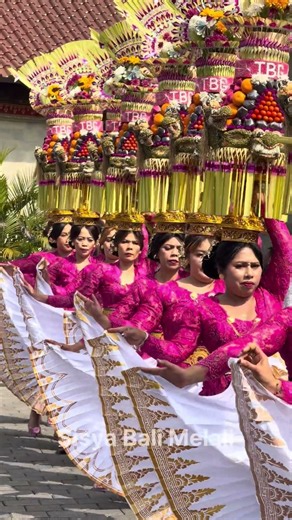 Indahnya Budaya Bali😍, Parade Gebogan📍The Blooms Garden