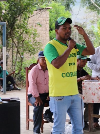 🌿✨ Seguimos fortaleciendo la unidad en nuestras organizaciones sociales ✨🌿 En encuentro con la Sub Central Julio Ponce León, reafirmamos nuestro compromiso de trabajar de la mano con sus dirigentes y bases, escuchando cada planteamiento y construyendo soluciones concretas para sus comunidades 🤝 💬 Creemos en la fuerza de nuestras sub centrales, en su organización y en su capacidad de impulsar desarrollo desde el territorio. El progreso nace cuando hay coordinación, respeto y trabajo conjunto.