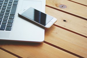 SBI FXトレードのアプリの特徴とは？取引ツールの違いを解説！