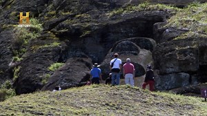 #Inexplicable La Isla De Pascua o Rapa Nui, es una isla ubicada en el Océano Pacífico Sur, sobre el extremo más oriental de la Polinesia. Considerada uno de los lugares más aislados del mundo, a unos 3800 km. | HISTORY