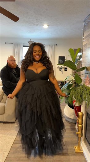 Desireé Hensley on Instagram: "🖤 Christmas Photoshoot day #yourstrulythehensleys #expectationshavebeengiven #marriagecomedy #couplesofinstagram"