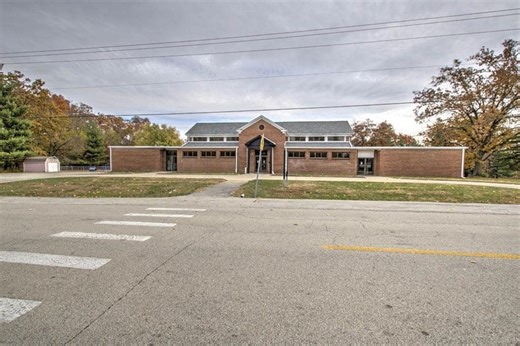 1050 S 44th St, Decatur, IL 62521 - 1050 S 44th St. - Former Prep School | LoopNet