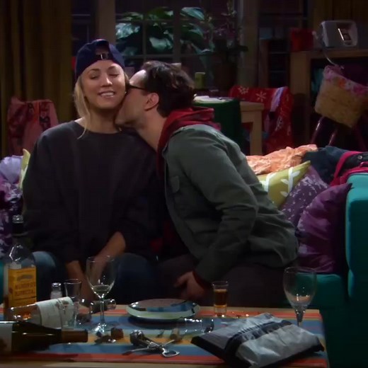 Oups !!! #kaley #cuoco #kaleycuoco #new #tbbt #throwback #bigbangtheory #girl #beautiful #beauty #lol #love #fun #actress #penny #amazing #funny | KALEY CUOCO Fans Club