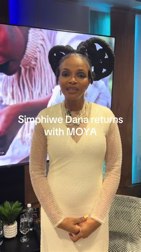 Simphiwe Dana returns with MOYA, a deeply personal album shaped by grief and healing, unveiled at an intimate listening session in Bryanston, Johannesburg last night. Report and videography: @MasegoSeemela_ 🎙 🇿🇦 #simphiwedana #music #moya #fyp #southafrica