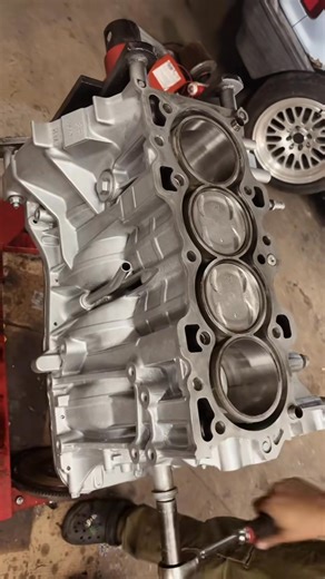 Block assembled now time for the head to go on #fyp #foryou #acura #integra #bseriesonly #financialmistake #acurasoftiktok #positivevibes #slowlybutsurely #enginerebuild #b18b1 thanks wrecklesscraig for all the help! | B18 Engine Build