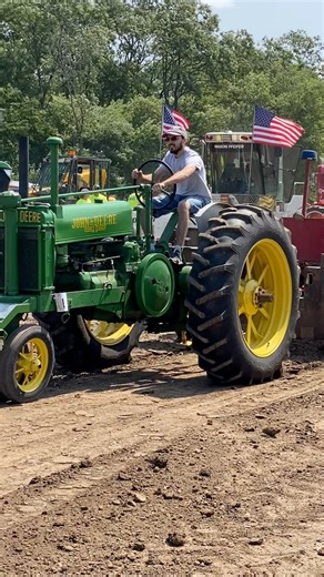 Nothing sounds like Poppin Johnny #johndeere #twocylinder | Farm Stock Tractor Pullers