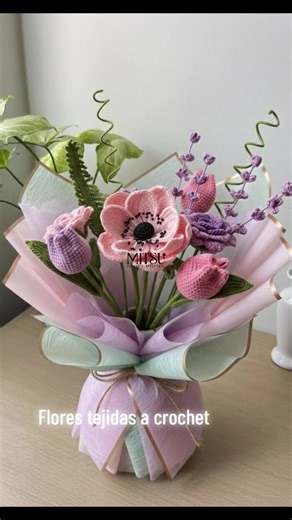 Ramo de flores tejidas a crochet para San Valentín