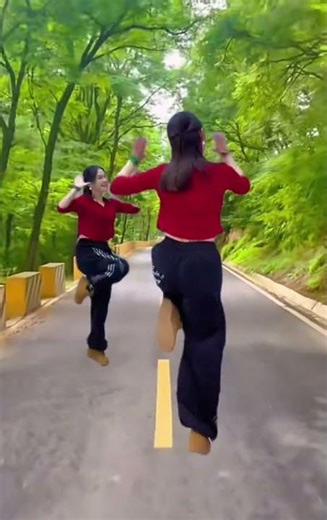 Beginner-Friendly Dance Moves: Easy Steps for Dance Beginners