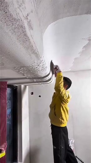 Applying smooth plaster onto the ceiling to create wavy artistic textures for interior decoration
