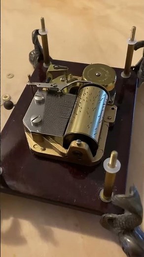 Music box -“Doctor Zhivago- Lara’s theme” Reuge Swiss music box #grandmas #christmas #music