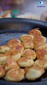 Follow Moroccan youth Maxim to explore the specialties in Anqing, China's Anhui and discover the rich flavors of local Chinese cuisine. #GLOBALink | China Xinhua News