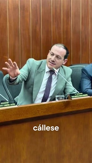 Un sacerdote es señalado por predicar, por decir la verdad, por advertir sobre el comunismo. ¿Y cuál es la respuesta del poder? “Si no le gusta, cállese”. Así, sin pudor. Sin respeto. Sin límites. El presidente Gustavo Petro no solo descalifica un sermón llamándolo “mentiroso