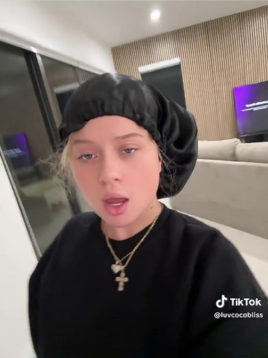 Casual Home Style: Black Bonnet and Chic Accessories