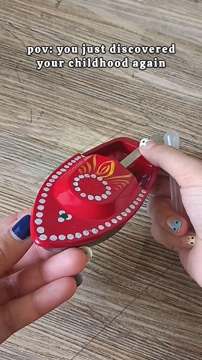 Before iPads, before remotes… there was this🚤🤍💎 A tin boat, a candle, and a whole lot of happiness🚤 Let’s bring that simple joy back💛 Putt-Putt Boat now available at Desi Toys, link in the bio!🔗 . . . . . . (putt putt boat, pop pop steam boat, nostalgic Indian toys, vintage tin toys, childhood memories, Indian heritage toys, desi toys, retro water toy, steam powered toy, traditional Indian games) #PuttPuttBoat #PopPopBoat #DesiToys #NostalgicToys #IndianChildhood #RetroToys #CoreMemoryUnlo