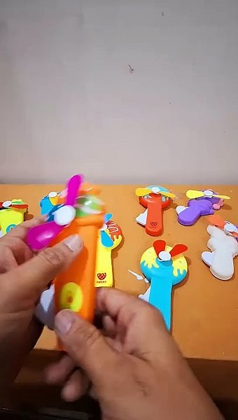 Toy Fan for Kids - Portable Hand Pressure Mini Fan Review