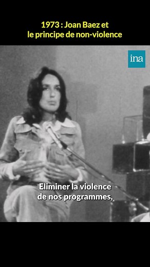 « Refuser d’imposer la souffrance aux autres. » En 1973, Joan Baez s’exprime avec force sur la non-violence, évoquant Gandhi et Martin Luther King, dans une interview accordée à Denise Glaser. ⏪ Joan Baez fête aujourd’hui ses 85 ans ! Dans Discorama, la chanteuse et militante américaine interroge notre rapport à la violence et appelle à apprendre une autre manière de défendre l’humanité. #JoanBaez #NonViolence #HistoireCulturelle #archives #ina | INA