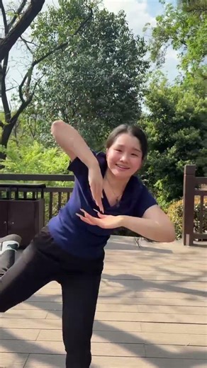 Powerful Ride Horse to Guard Frontier Finger Dance Sing Cover Fengbao Patriotic Chinese Song