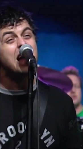 🎸 Green Day – "Waiting" (Live on Conan O’Brien, 2001)