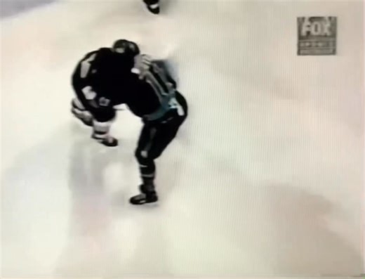 Little know hockey fact: Minor league enforcer/legend/maniac Jason Simon - here as a member of the IHL’s Quebec Rafaels - holds the Guinness Book of World Records under the category of most head-butts thrown in one fight, with a total of 10. Vipers pro rookie Brad Norton on the unfortunate receiving end - absolute insanity from the Palace of Auburn Hills in Detroit, 1997/98 season 👊 | Drop The Gloves 2.0