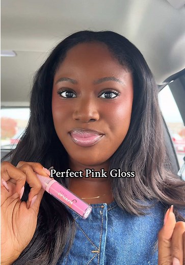 @Nae put us all on to the perfect pink gloss 😍 it’s @Juvia’s Place “pink velvet” 🎀 #lipgloss #lipcombo #pinklipgloss ##darkskinmakeup##blackgirlmakeup