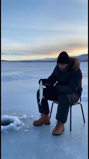 EvenezeryYanely on Instagram: "😱 Se me ha caído el celular en el hoyo 😭"