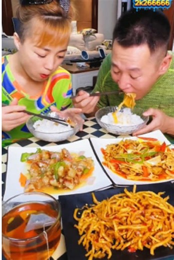 Bro loading noodles like it’s his last meal on earth 😭🍜🔥.#couplegoals #mukbang #funny #fyp #ForYou
