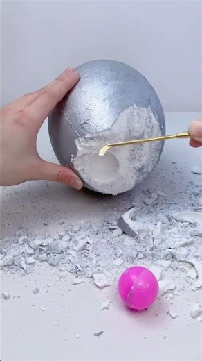 ASMR DIG A MYSTERY FUFUSQUISHY EGG KIT!!