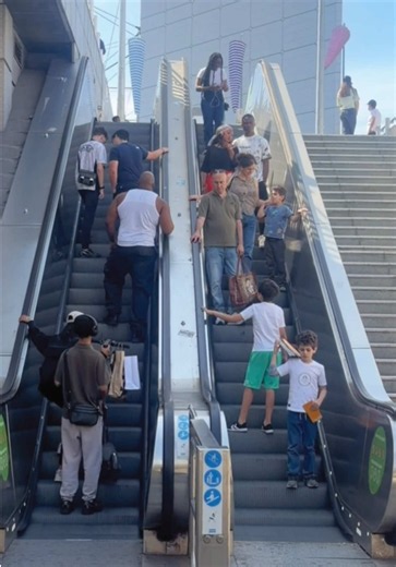 😳BIG BOY ESCALATOR PTOBLEM WAAAYEEEEE😤✨✨✨💯 #fy #fyp #pourtoi #easyk #easyklunik