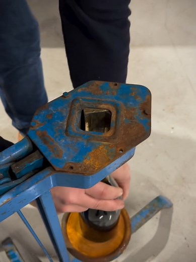 Efficient Manual Corking Press for Wine Bottles