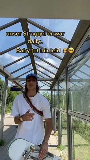 hab grade einfach eine Nasennebenhöhlenentzündung ☹️ … skateboard geschnappt.. zum bahnhof gefahren um für euch was zu drehen