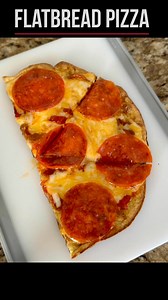 High protein low carb pizza - perfect for lunch or dinner! If you’re looking for a gluten free flatbread for your pizza, this is a great option. We use our Cottage Cheese Bread as the base. Recipe: www.simplefunketo.com/blog/flatbreadpizza Have you tried cottage cheese bread?? #flatbreadpizza #ketopizza #simplefunketo #ketodad #easyketorecipes #lowcarbrecipes #glutenfreepizza #cottagecheesebread | The Keto Dad