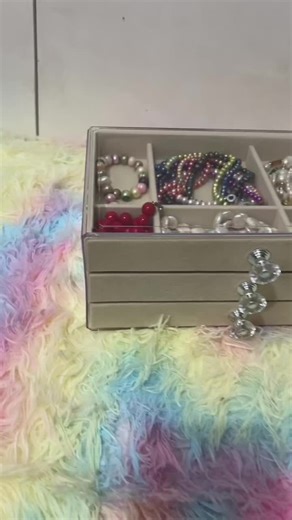 Get the Pearls that you love💕 #pearls #necklace #trendingvideo #trendingtiktok #freshwaterpearls #freshwater #tiktokviral #motherofpearl #naturalpearl #fypage #foryoupage #pearlnecklace #tiktokshop #LGEaccessories