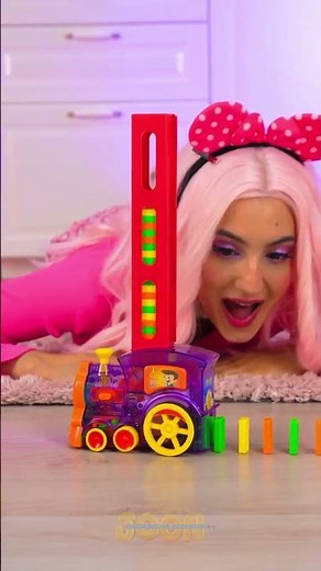 Domino train makes THE LONGEST dominos ever! 🤩 #hack #diy