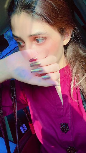 Beautiful Manicure with Holographic Fingernails