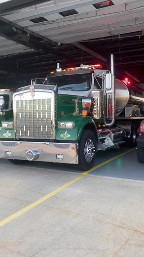 Fire Truck Responding to Structure Fire | First Responder Video