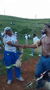 Ngimfune ngaze ngamthola uMfoka Ndabandaba Madoda ey inkosi eyaziyo😭😭 Andries Nkosikhona Ndabandaba aike ize yahlangana😂😂.. Uyabona izingalo zalensizwa ukuthi zingakanani kodwa😂😂 | Kwazi Nsele The Greatest