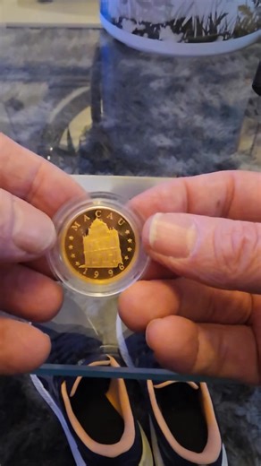 Just been dropped off a 1000 Patacas Year of the Rat Macau 1996 Coin. 16 grams of 22 carat gold with a scrap value of about £1,200 and a Coin value of about £1,800. Another great lot in our January 29th Auction. Gold price at an all time high so if you have any jewellery or coins now could be the time to cash in #auction #gold #macau #yearoftherat | Sean Martin