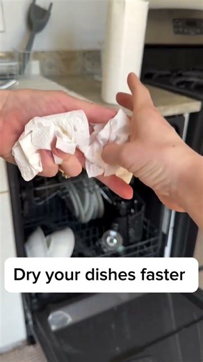 easy dishwasher hack #lifehacker #papertowels #amazing
