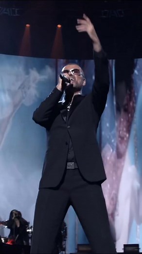 “And I'm feeling good” … George performing at the Palais Garnier, Paris on the Symphonica Tour.#GeorgeMichael #FeelingGood #Live