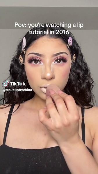 I could watch lip tutorials for hours in 2016 😭 - - - #makeup#lips#lipstick#fypシ