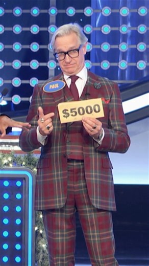 The Housemaid and the Housewives brought gifts for the audience?! 🎁💸 🎁 More surprises on an all-new Celebrity Family Feud Holiday Special, airing TONIGHT (12/4) at 8/7c on ABC. Stream on Hulu. | Family Feud