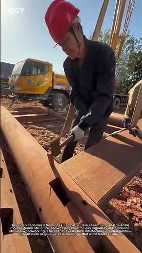 "Mastering Giant Mortise-Tenon Structures! 🏗️↓ Watch These Carpenters Build Without Nails"