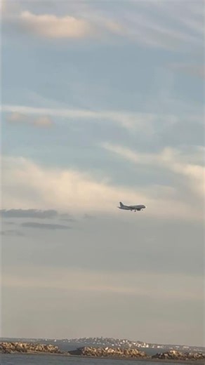 JetBlue A321 landing at Boston