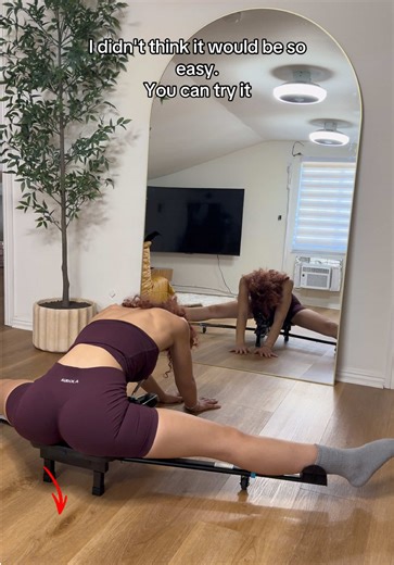 Splits machines are highly recomended to add to your stretch routine>> #splits #splitmachine #flexibility #mobilitytraining #tiktokshopcreatorpicks