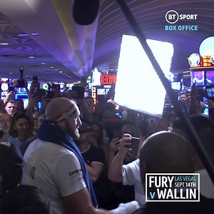 What a reception for the People's Champ 🙌 "There's only oneeeee Tyson Fury!" 🎶 The Gypsy King's fans were making themselves heard at today's open workouts... #FuryWallin | TNT Sports Football