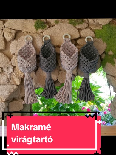 Makramé virágtartók készültek. 🌞 1. Természetes stílus a szabadban is Dobd fel az erkélyt vagy teraszt kézzel készült makramé virágtartókkal! 🌿 Strapabíró, kültéri használatra is alkalmas 🪢 100% pamut fonalból 🖐️ Egyedi, kézzel csomózott design 🔸 Tökéletes kis méretű növényekhez Akaszd fel pergolára, erkélykorlátra vagy falra, és varázsolj természetes hangulatot bármilyen kültéri térbe! ---Természetesen beltéri használatra is alkalmas-- Sőt Tökéletes 🤭🥰 #virágtartó #virág #bohém #stílus #